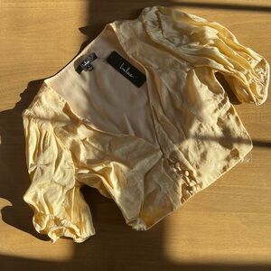 NWT Lulus button up puff sleeve crop top
